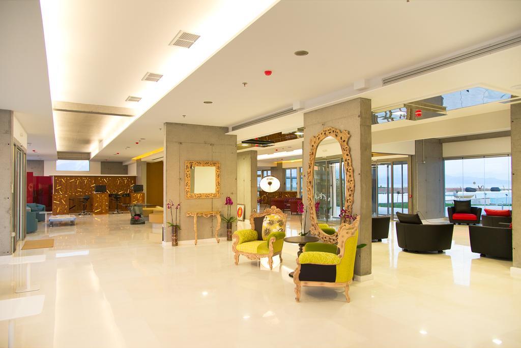 Buca Beach Resort Messíni Екстериор снимка